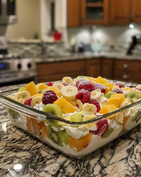 My nana made this every year but I kept forgetting to write it down. So glad I found something that comes close to hers! Frozen Fruit Salad, Frozen Fruit Salads, Fruit Salad Ingredients, Easy Fruit Salad Recipes, Dessert Oreo, Fruit Salad Easy, Best Salad Recipes, Refreshing Desserts, Fruit Dishes