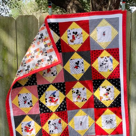 Samantha AnnMarie on Instagram: “Still obsessing over my Economy Block Mickey Mouse quilt 😍😍😍” Patchwork, Mickey Quilt Pattern, Mickey Mouse Quilt Block, Mickey Mouse Quilt Pattern, Mickey Mouse Quilt Ideas, Disney Quilts Ideas, Mickey Quilt, Economy Quilt, Disney Quilts