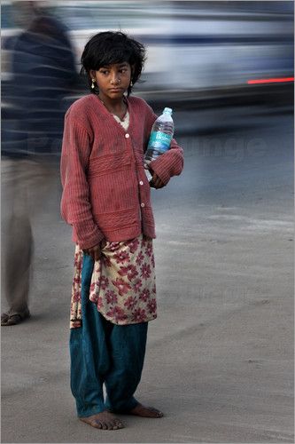 Young homeless girl Girl India, India Street, Tropical Fashion, Homeless People, Street Kids, Buy Posters, Third World, South Asia, Posters Prints