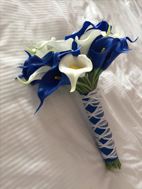 Blue and white calla lilies bouquet. Blue Calla Lily Bouquet, Calla Lilies Bouquet, Blue Calla Lily, Lilies Bouquet, White Calla Lily Bouquet, Dark Red Wedding, Blue Lilies, White Calla Lilies, Bridal Bouquet Blue