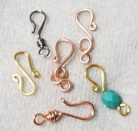 Necklace Clasps Ideas, Diy Clasps For Jewelry, Wire Wrap Clasp, Jewelry Clasps Diy How To Make, Bracelet Clasps Diy, Wire Clasp Tutorial, Wire Wrapped Clasps, Wire Links For Jewelry, 16 Gauge Wire Jewelry Diy