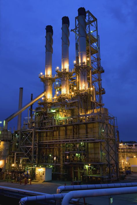 Catlettsburg Oil Refinery at night (Marathon Petroleum), Catlettsburg, Kentucky Oil Rig Jobs, Water Well Drilling Rigs, Petroleum Engineering, Ho Scale Train Layout, Water Well Drilling, Oil Platform, Industrial District, Chemical Plant, Steel Worker