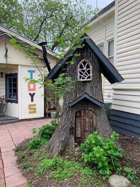 Hobbit House Tree Stump, Gnome Stump House Tree Trunks, Tree Trunk Gnome House, Fairy House Stump Tree Trunks, Gnome House Tree Stump, Tree Trunk Fairy House, Gnome Home Tree Stump, Tree Stump Fairy House Diy, Tree Stump Gnome House