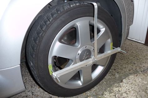 Wheel Alignment Tool by peter-ss -- Homemade wheel alignment tool constructed from aluminum bar stock and threaded rod. Equipped with a laser pointer and a steel scale. http://www.homemadetools.net/homemade-wheel-alignment-tool Car Wheel Alignment, Car Alignment, Car Life Hacks, Auto Maintenance, Metal Bender, Car Diy, Auto Mechanic, Bar Stock, Bungee Cords