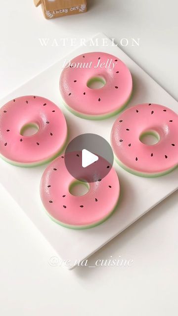 Watermelon Jelly Recipe, Jelly Watermelon, Cute Pudding, Jello Fruit, How To Make Pudding, Jello Fruit Salads, Watermelon Sticks, Watermelon Jello, Lychee Jelly