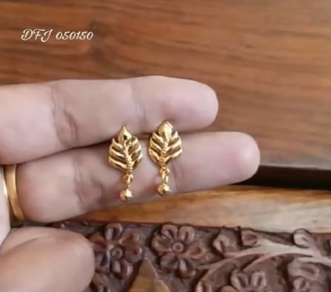 Beautiful light weight daily wear gold earrings designs Earrings For Daily Wear Gold, Ear Rings For Kids, Simple Ear Rings, Ear Rings For Women In Gold, Ear Rings Gold Indian, Daily Use Gold Earrings Indian, Daily Wear Gold Earrings, Ear Rings Gold, Kurti Blouse