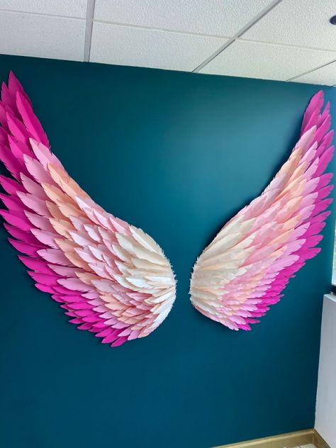 flower Power: Stunning Backdrop Ideas for Every Occasion How To Make Paper Wings, Selfie Room Ideas, Wings Decor, Angel Wings Decor, Paper Projects Diy, Diy Angel Wings, Diy Wings, Decoration Evenementielle, Paper Flower Art