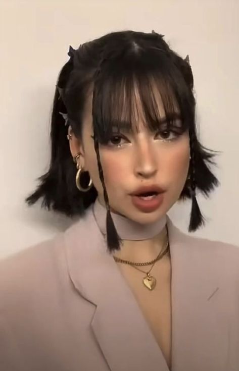 Hair Buns With Bangs, Short Hair Styling With Bangs, Short Hair Concert Style, Pigtail Short Hair, Bob Space Buns, Y2k Bob Hairstyles, Hair Styles For Super Short Hair, Short Hair Styles Japanese, Bratz Hairstyles Short Hair