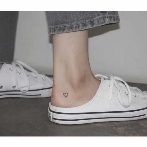 Minimalist Heart Tattoo, Celtic Heart Tattoo, Herz Tattoo Klein, Realistic Heart Tattoo, Heart Tattoo Ankle, Heart Tattoo Ideas, Heart With Infinity Tattoo, Little Heart Tattoos, Heart With Wings Tattoo