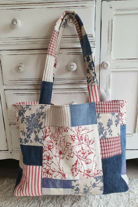 Denim Bag Patterns, Patchwork Tote Bags, Sewing Machine Projects, Tote Bags Sewing, Quilted Tote Bags, Diy Tote Bag, Tote Bags Handmade, Quilted Totes, Patchwork Bags