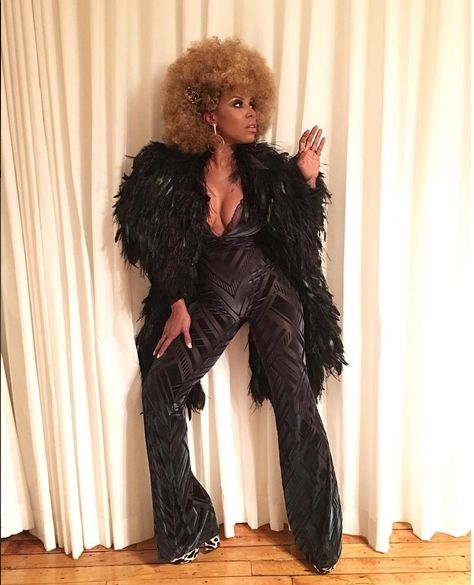 Beyonce's Funky Soul Train Themed Birthday Bash - Essence Soul Train Fashion, 70s Theme Party Outfit, Soul Train Themed Party, Motown Party, 70s Party Outfit, Moda Disco, Ball Theme Party, Soul Train Party, 70s Party Theme