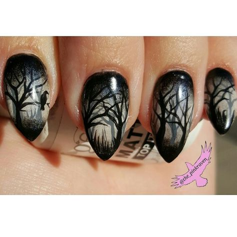 Dead tress haunted forest hand painted nail art crow raven black grey @the_pinkraven  @customs_by_christy Nails Design Black, Gothic Nail Art, Skull Nail Art, Nail Art Halloween, Skull Nails, Unghie Nail Art, Tree Nails, Gothic Nails, Black Nail Art