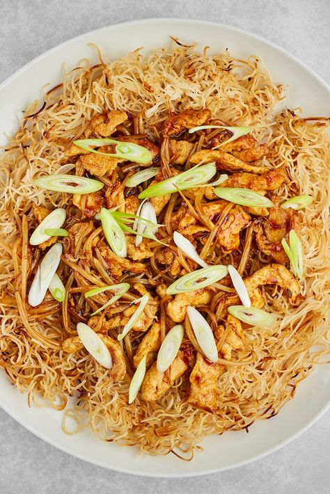 Crispy Chicken And Noodles, Sous Vide Vegetables, Chinese Noodle Recipes, Korean Recipe, Fried Chicken Strips, Recipes With Soy Sauce, Crispy Noodles, Easy Stir Fry Recipes, Crispy Egg