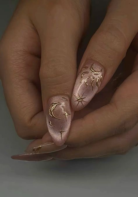 Gold Witchy Nails, Nail Designs Moon And Stars, Space Acrylic Nails, Moon And Star Nails Acrylic, Blood Nails Design, Gold Nails Chrome, Moon And Stars Nails, Witchy Nail Designs, Nails Bronze