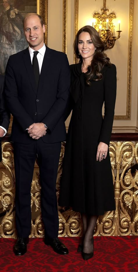 The Prince and Princess of Wales, William and Catherine, at Buckingham Palace reception Wales Fashion, Principe William Y Kate, William And Catherine, Kate Middleton Style Outfits, Düşes Kate, Prince William Family, Princesse Kate Middleton, William E Kate, Prins William