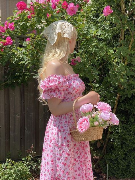 cottage core aesthetic, cottage core lifestyle, cottage core fashion, cottage core dresses Modest Girly Outfits Aesthetic, Flower Girl Aesthetic, Soft Life Era, Aesthetic Lookbook, A Soft Life, Shabby Chic Clothes, Look Rose, Soft Life, Rich Girl Lifestyle