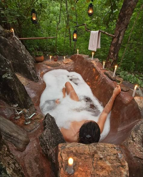 How easy would our #thankfulthursdays be if we were here?!💜 📷 oficialmundohippie Outdoor Bathtub, Outdoor Tub, Home Improvement Loans, Outdoor Bath, Outdoor Bathrooms, Earthship, Outdoor Shower, Diy Patio, Dream Home Design