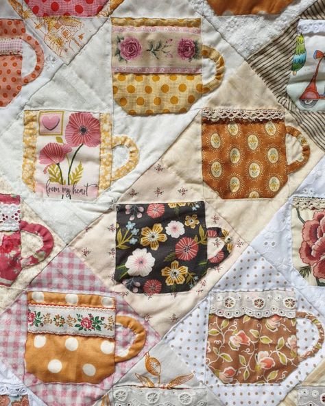 Pinwheel Quilt Block, Sewing Machine Projects, Pinwheel Quilt, Cute Quilts, Quilting Inspiration, Handmade Dolls, Patchwork Quilt, Quilting Ideas, Crafty Projects