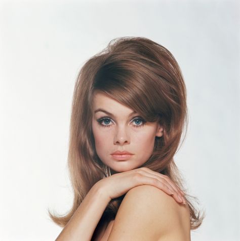 Celebrity Bangs, Carmen Dell'orefice, 1960s Hair, Jean Shrimpton, 60s Hair, Mod Hair, Looks Pinterest, Natalia Vodianova, Curly Bob Hairstyles