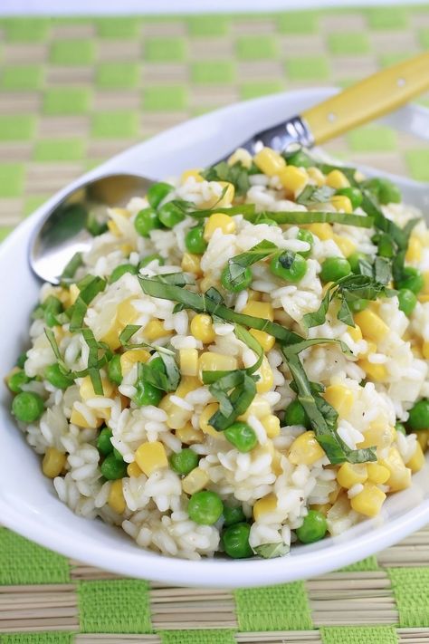 Rice, corn, and peas makes a very pretty and quite tasty mid-summer side dish with minimal effort. Rice With Corn, Rice Peas, Rice Pilaf Recipe, Pilaf Recipes, Peas Recipe, Corn Dishes, Creamy Rice, Rice Side Dishes, Corn Recipe