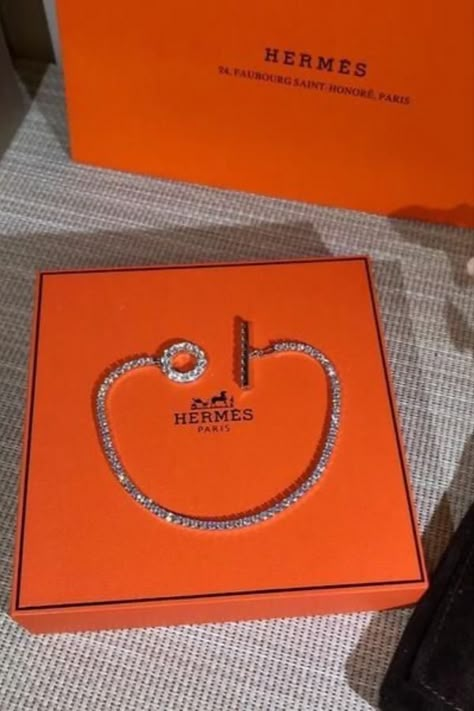 Hermes Bracelet, Dope Jewelry, Girly Jewelry, Pretty Jewellery, Jewelry Inspo, Piercing Jewelry, Cute Jewelry, Luxury Jewelry, Bling Bling