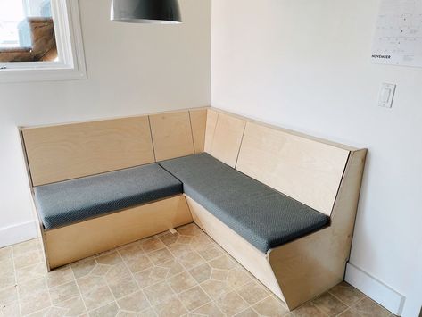 Built In Banquette Kitchen, Breakfast Nook Banquette, Diy Nook, Banquet Design, Nook Furniture, Bus Build, Built In Bench Seating, Work Lounge, Nook Bench