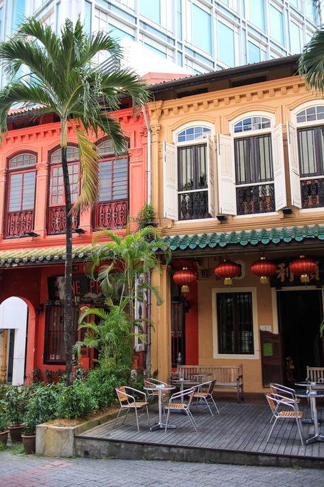 Singaporean Architecture, British Colonial Aesthetic, Peranakan Architecture, Singapore Aesthetic, Chinese Homes, Singapore House, Singapore Photos, Asian Architecture, Singapore Travel