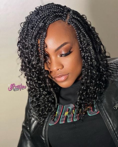 Side-Parted Crochet Bob with Curls Hairstyles With Curls, Curled Hair With Braid, Bob Braids Hairstyles, Individual Braids, Short Box Braids Hairstyles, Curly Crochet Hair Styles, Short Box Braids, Bob Braids, Lob Hairstyle