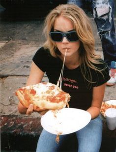 Which should be everyone, right? Answer a few questions and we'll determine your personality based on your pizza preferences. Pizza Project, Eating Pizza, I Love Pizza, Love Pizza, Eat Pizza, Pizza Lovers, People Eating, Unhealthy Food, Do Not Eat