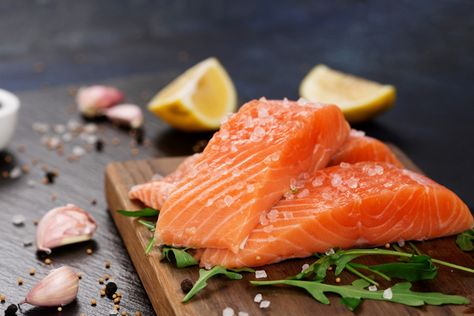 5 Delicious, Healthy Fish That Will Pack an Omega-3 Punch Without Too Much Mercury Davita Recipes, Kidney Friendly Diet, Garlic Butter Salmon, Cat Diet, Kidney Diet, Renal Diet, Salmon Filet, Smoked Fish, Healthy Fish