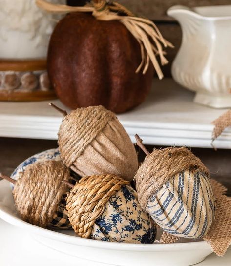 Black Pumpkins Decor, Sugar Mold Fall Decor Ideas, Cute Easy Fall Crafts, Autumn Decor Outside, Diy Thanksgiving Decoration, Fall Decor Primitive, Vintage Fall Crafts Diy, Blue White Fall Decor, Primitive Bowl Fillers Ideas