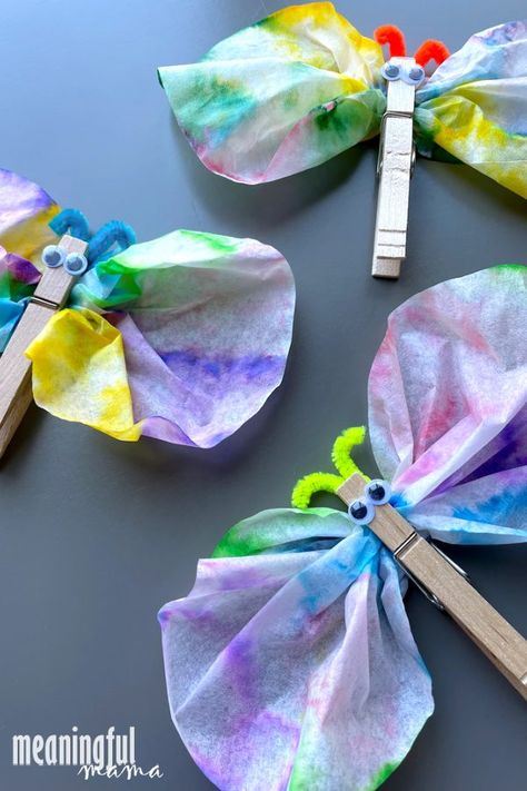 This Coffee Filter Tie Dye Butterfly Craft is such an easy, fun and inexpensive craft. If you are struggling to think of a craft appropriate for toddlers, preschoolers and older kids, this is the perfect choice. Whale Crafts, Bead Bowl, Marker Crafts, Butterfly Craft, Coffee Filter Crafts, Inexpensive Crafts, Bug Crafts, Fish Crafts, Washable Markers