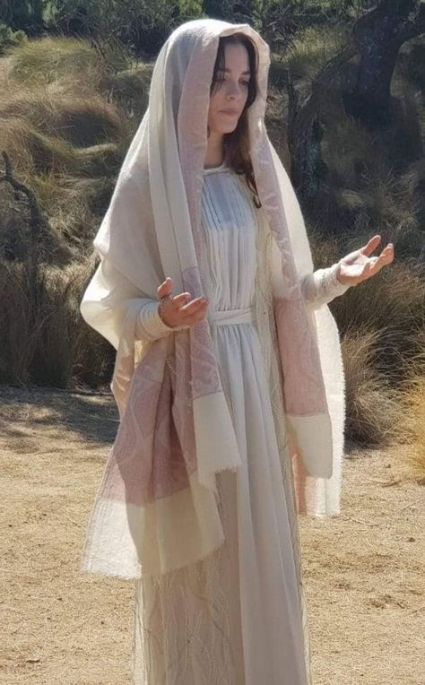 Christian Outfits Modesty, Christian Modest Outfits, Biblical Clothing, Catholic Clothing, Christian Veils, Modest Christian Clothing, Christian Modesty, Christian Head Covering, Catholic Veil