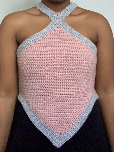 A cute crochet top inspired by Sabrina Carpenter's Juno outfit from the Short n' Sweet tour! The pattern contains a crossed/halter V neckline and sharp points on the top and bottom of the top. The triangle top is pink with a sparkly silver outline. Great concert fashion inspiration and guide for crochet and knit projects surrounding this musical album and its songs/concepts. Sabrina Carpenter Crochet, Juno Outfit, Sabrina Top, Sabrina Carpenter Concert, Concert Outfits, Music Music, Juno, Sabrina Carpenter, Crochet Ideas