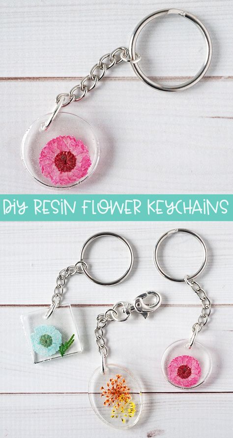 DIY Resin Flower Keychains #spring #keychain #resincrafts #resin #keychain #flowers Diy Resin Flowers, How To Make Keychains, Keychains Diy, Diy Resin Keychain, Keychain Craft, Diy Resin Projects, Epoxy Resin Crafts, Flower Resin, Making Crafts