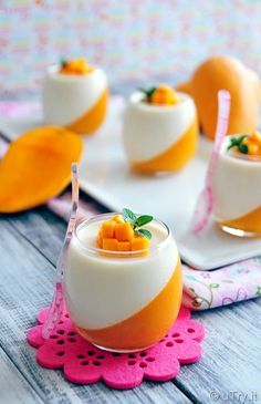 Puding Mangga, Mango Panna Cotta, Dessert Mini, Clotted Cream, Asian Desserts, Dessert Cups, Mini Desserts, Puddings, Just Desserts