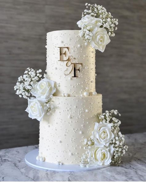 All White Cake Wedding, White Wedding Cake Aesthetic, Ivory Cake Wedding, Black Gold And White Wedding Cake, Wedding Cake 100 Guests, Couples Wedding Cake, Pearls On Wedding Cake, Cute Wedding Cake Ideas, Classy White Wedding Cake