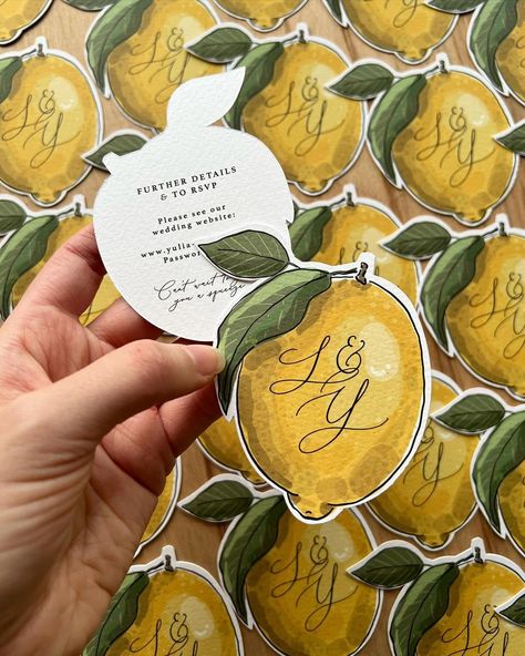 “Can’t wait to give you a squeeze” 🍋 Fun illustrated insert cards for those extra details. What shapes should I do next? I have one… | Instagram Pizza Party Table Setting, Safe The Date, Lemon Invitations, Casual Beach Wedding, Sicily Wedding, Mediterranean Wedding, Amalfi Coast Wedding, Bespoke Wedding Stationery, Illustrators On Instagram