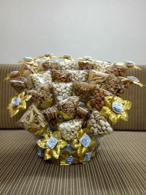 Dry Fruit Bouquet, Dryfruit Bouquet, Dry Fruit Hamper, Dry Fruits Packing Ideas Gift, Shadi Decoration, Shadi Ideas, Fruits Plate, Baat Pakki, Fruit Hampers