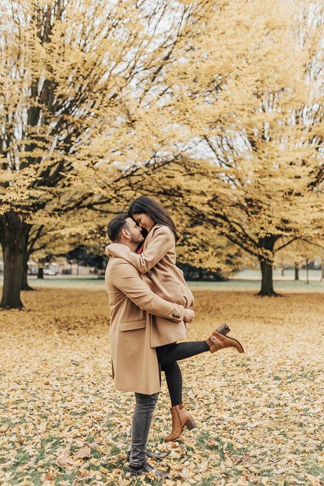 Couple Autumn Photography, Husband Wife Fall Photos, Fall Photoshoot For Couples, Autumn Couple Shoot, Autumn Couple Photos, Couple Photoshoot Autumn, Autumn Engagement Shoot, Couple Poses Winter, Fall Photo Shoot Outfits Couple