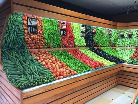 Creperia Ideas, Fruit And Veg Shop, Vegetable Shop, Grocery Store Design, Supermarket Design, Fruit And Vegetable Storage, Fruit Display, Fruit Shop, Retail Store Design