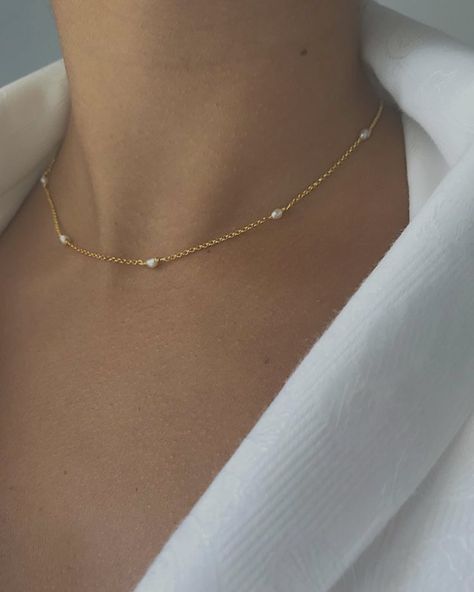 Gold Jewellery Dainty, Pearl Minimal Jewelry, Delicate Pearl Necklace, Accessories Minimal, Necklaces Aesthetic, Minimal Gold Jewelry, Timeless Jewellery, خواتم خطوبة, Aesthetic Necklace