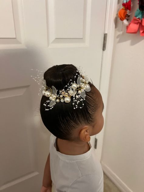 Black Flower Girl Hairstyles Braids, Toddler Flower Girl Hairstyles, Toddler Wedding Hair, Wedding Hairstyles For Kids, Flower Girl Hairstyles Updo, Kids Updo Hairstyles, Wedding Hairstyles Curly, Flower Girl Updo, Girls Updo Hairstyles