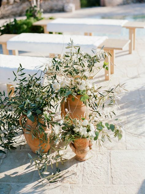 Potted Plants Down Wedding Aisle, Spanish Floral Arrangements, Puglia Wedding Flowers, Terracota And Greenery Wedding, Mediterranean Flowers Arrangements, Rustic Mediterranean Wedding, Terracotta Pot Wedding Decor, Tuscan Wedding Florals, Olive Tree Wedding Ceremony