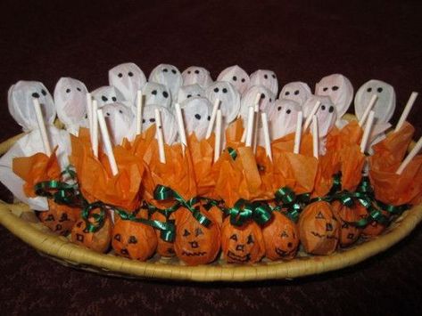 35+ Freakishly Fun and Engaging DIY Halloween Party Ideas for Kids | HubPages Halloween Tootsie Pop Ideas, Boo Grams For School, Lollipop Halloween Ideas, Halloween Candy Grams Ideas, Halloween Candy Grams Fundraiser, Boo Grams Ideas, Class Halloween Treats Goody Bags, Class Halloween Treats, Boo Grams Fundraiser