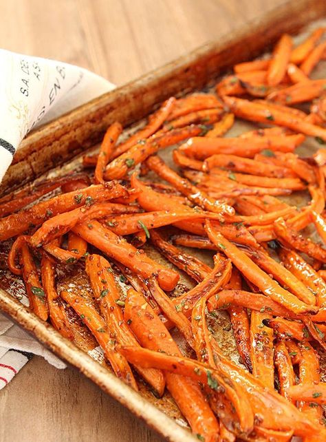 Roasted Carrots with Honey and Fresh Herbs from Creative Culinary. Find this recipe and others at http://www.creative-culinary.com. Roasted Carrots With Honey, Carrots With Honey, Colorado Food, Rosemary And Thyme, Roasted Carrots, Seasonal Recipes, Side Recipes, Veggie Dishes, Vegetable Side Dishes