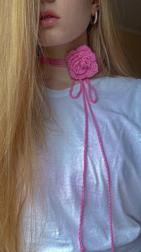 Choker Ideas Diy, Crochet Rose Choker, Crochet Flower Choker, Hair Accessories Crochet, Diy Knitting Projects, Wire Crochet Necklace, Crochet Choker, Crochet Tank Tops, Rose Choker