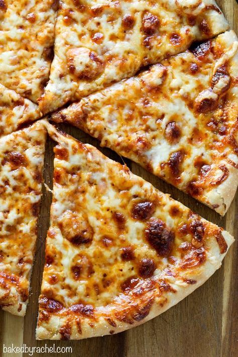 Easy homemade classic three cheese pizza recipe from @bakedbyrachel Three Cheese Pizza, Cheese Pizza Recipe, Pizza Calzone, Gourmet Catering, Calzone Pizza, Pizza Recipes Homemade, Three Cheese, Pizza Recipes Dough, Think Food