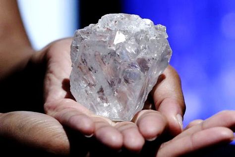 World's Second Largest Rough Diamond Too Big to Sell Diamond Mineral, Diamond Mines, Diamond Ring Princess Cut, Gold Rings Jewelry, Princess Cut Rings, Diamond Anniversary Rings, Mineral Stone, Rough Diamond, Gem Stone