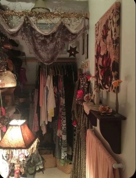 Fashion Studio Apartment, Goth Shabby Chic, Unique Walk In Closet Ideas, Tim Burton Aesthetic Bedroom, Old Lady Aesthetic Room, Moon And Stars Room Aesthetic, Pink Vintage Interior, Whimsigothic Home Living Room, Mystical Room Aesthetic